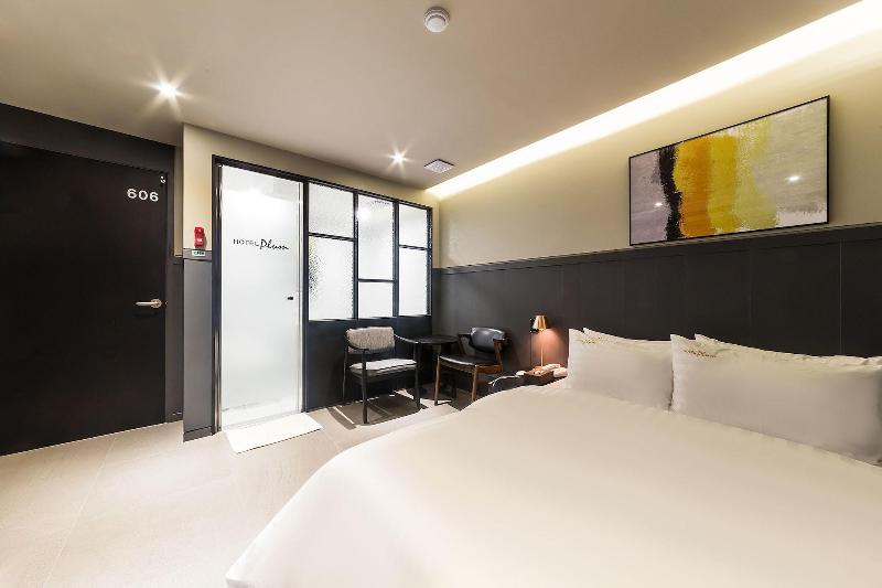 Hotel Plum image