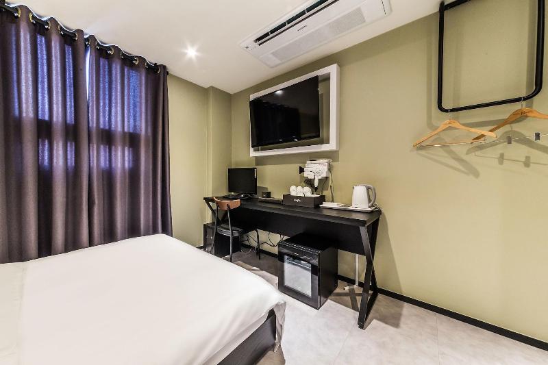 Hotel Plum image