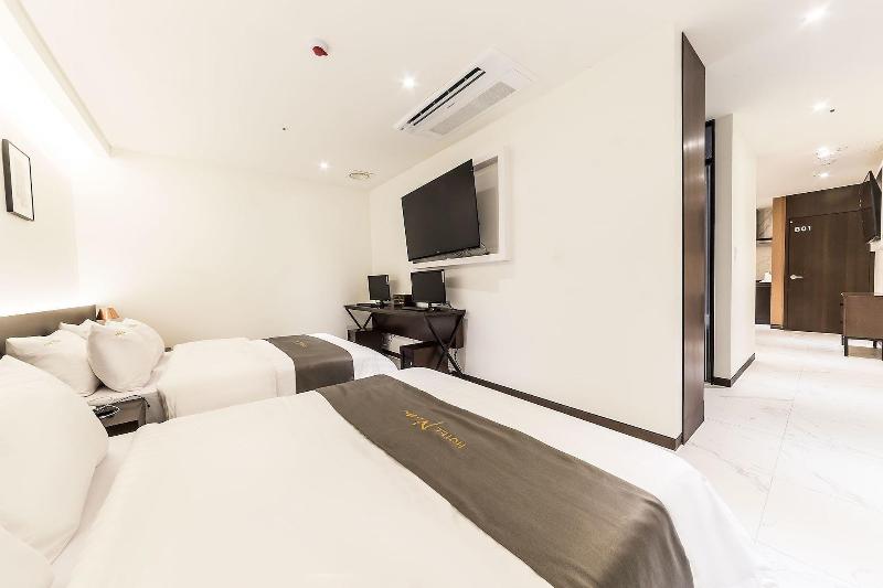 Hotel Plum image