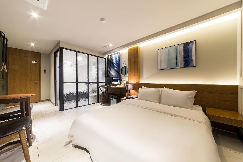 Hotel Plum image