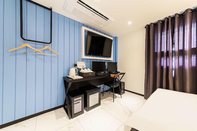 Hotel Plum image