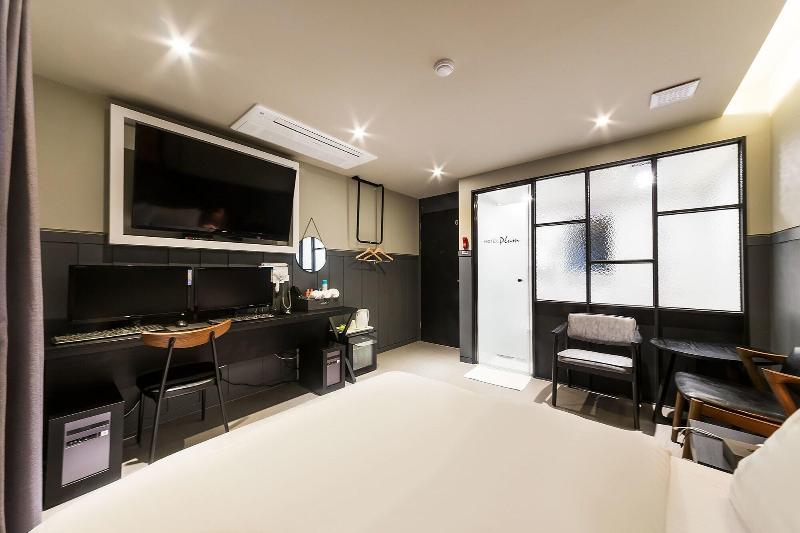 Hotel Plum image
