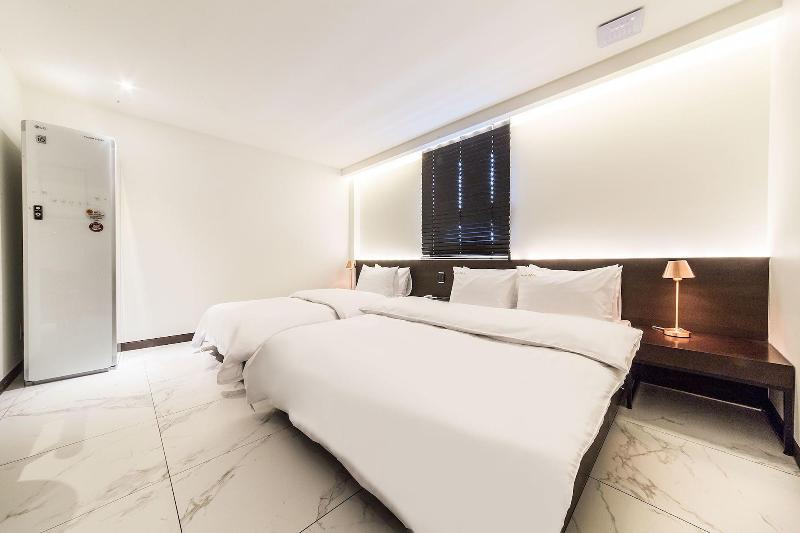 Hotel Plum image