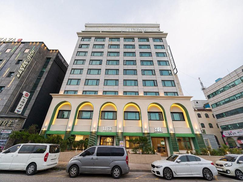 J-Top Hotel image