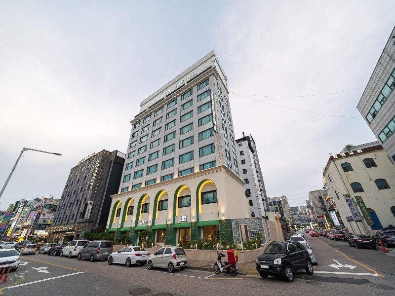 J-Top Hotel image