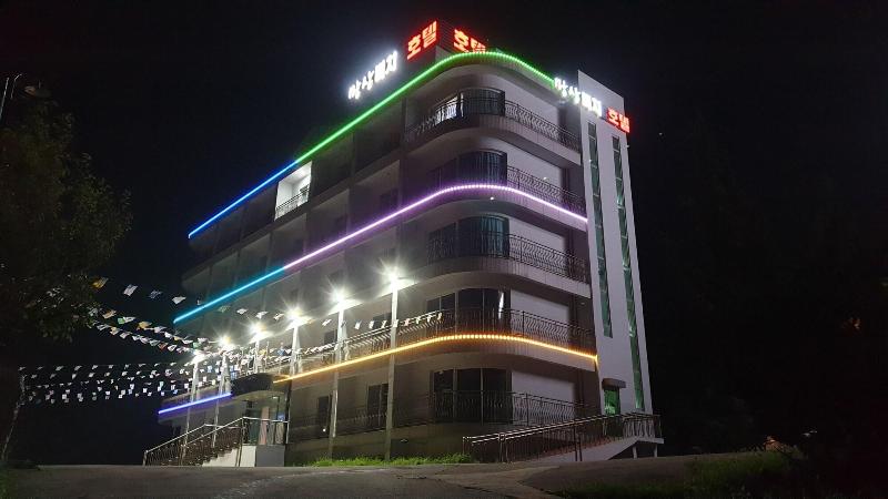 Mangsang Beach Hotel & Pension image