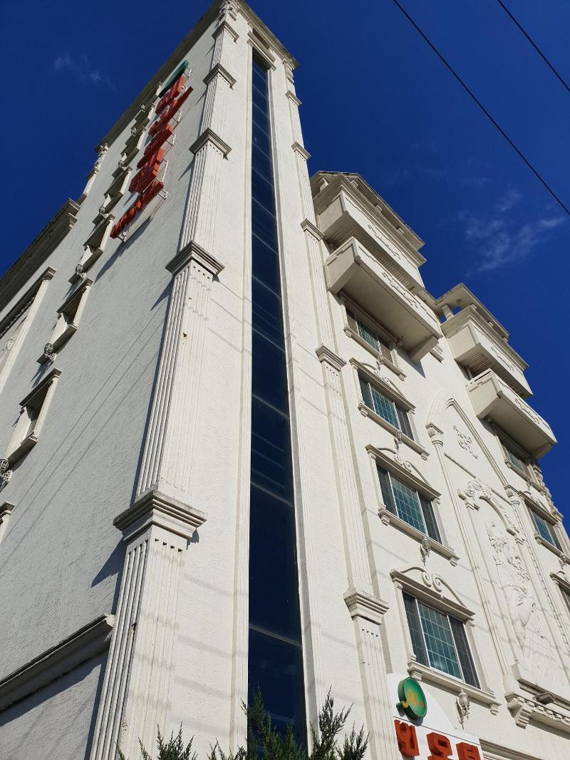 Main Motel image