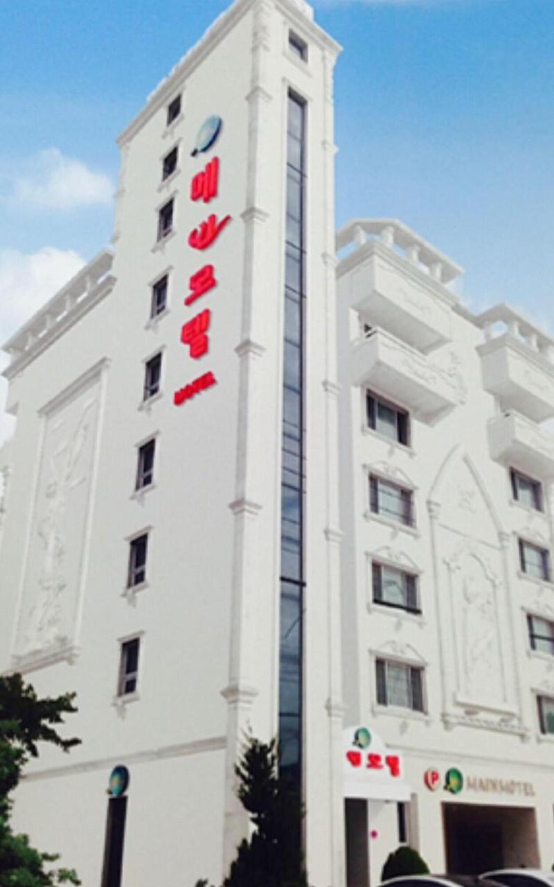 Main Motel image