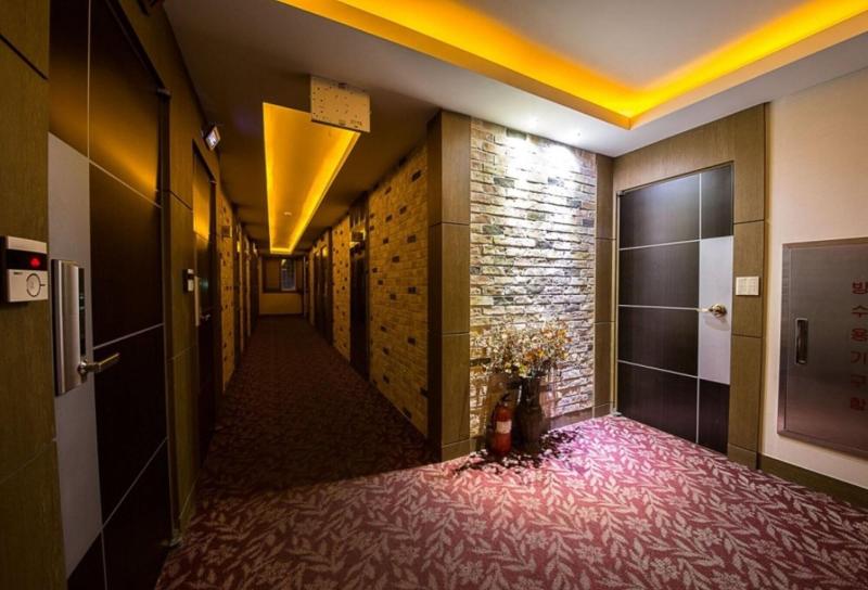 Main Motel image