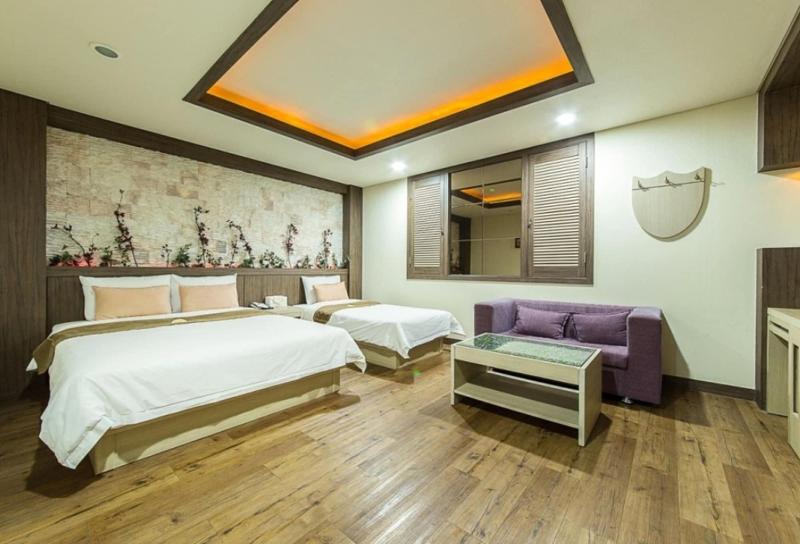 Main Motel image