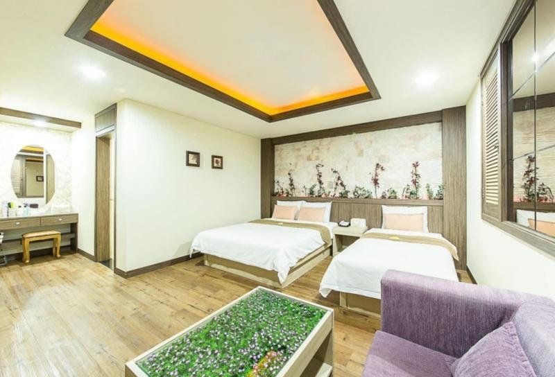 Main Motel image