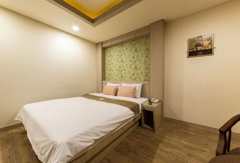 Main Motel image