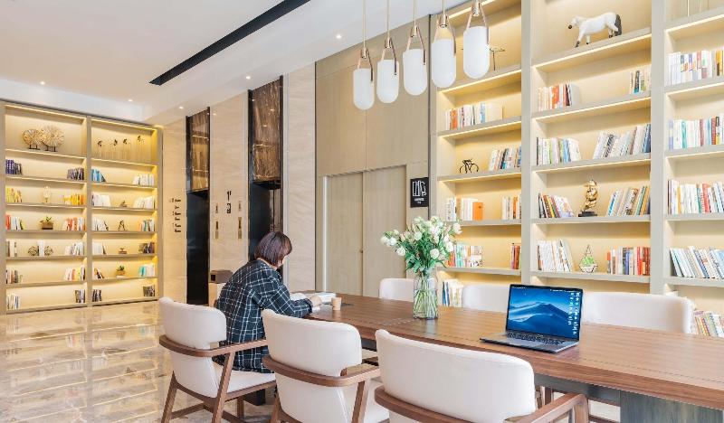 Atour Hotel Zhenjiang Nanxu Avenue Branch image