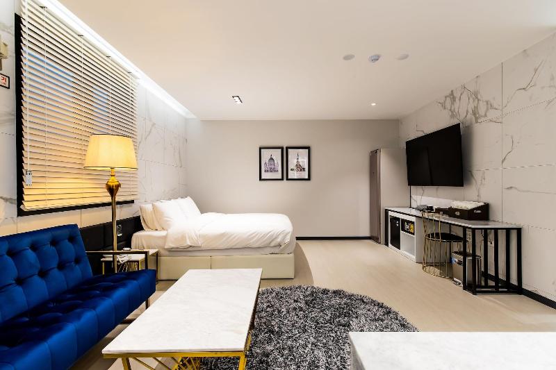 Air Sky Hotel image