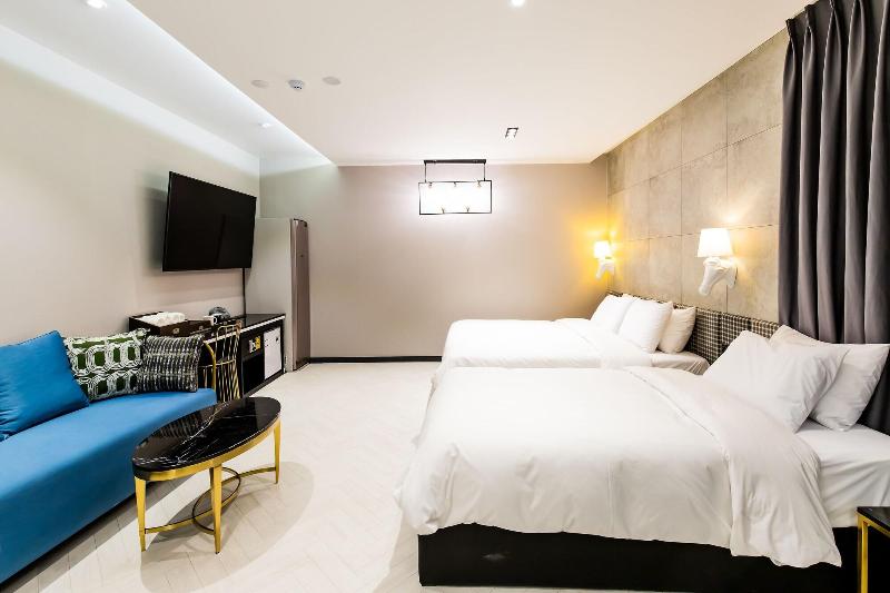 Air Sky Hotel image