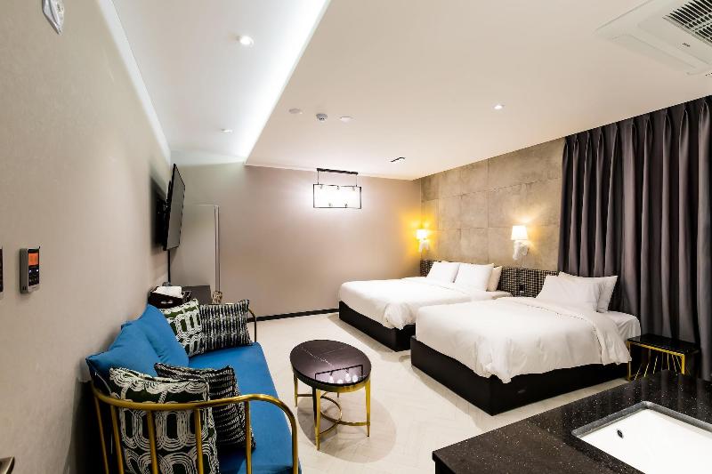 Air Sky Hotel image