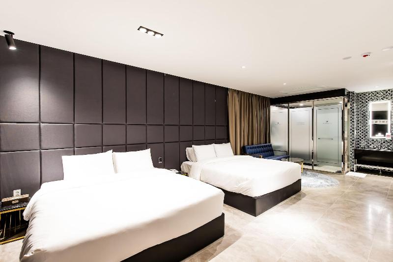 Air Sky Hotel image