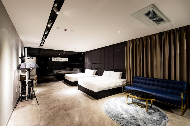 Air Sky Hotel image