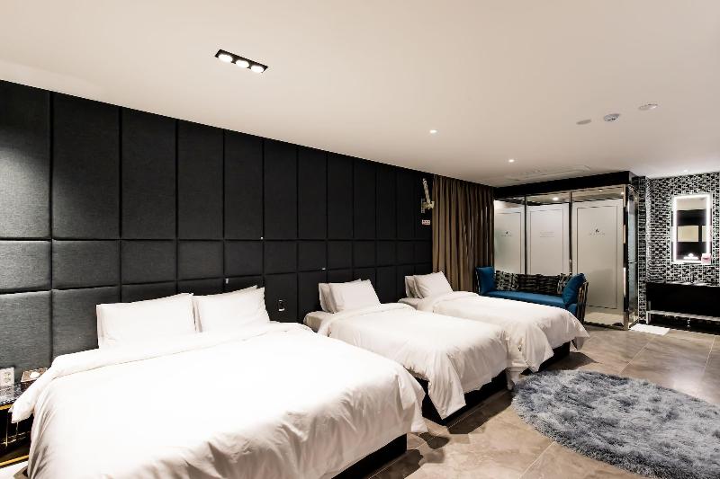 Air Sky Hotel image