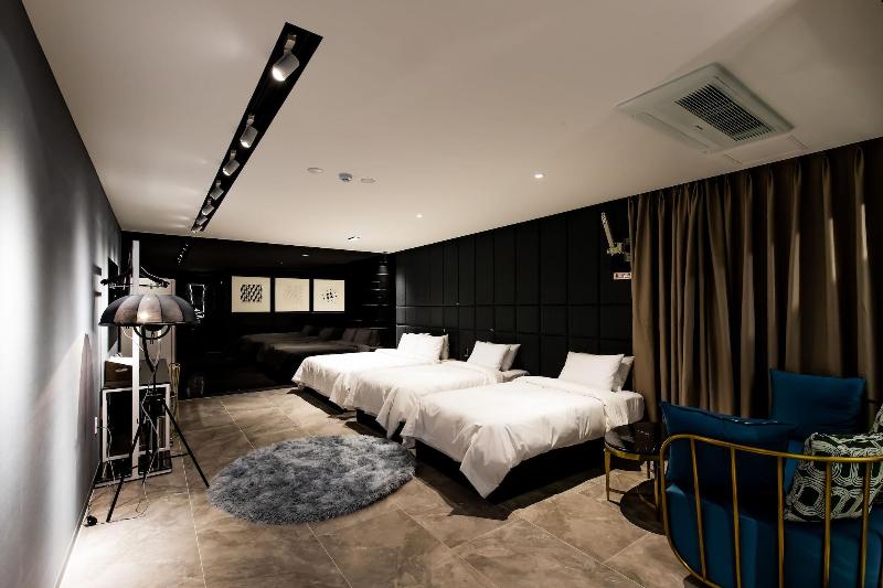 Air Sky Hotel image