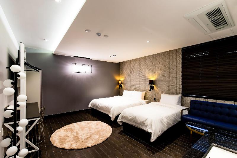 Air Sky Hotel image