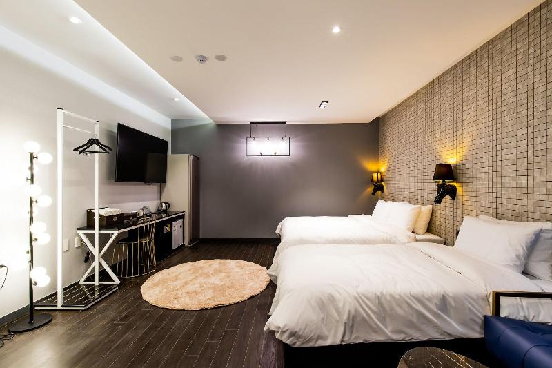Air Sky Hotel image
