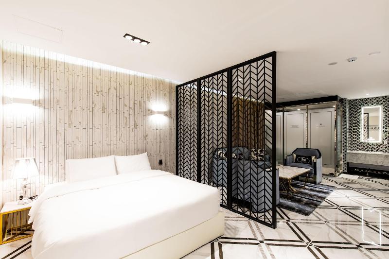 Air Sky Hotel image