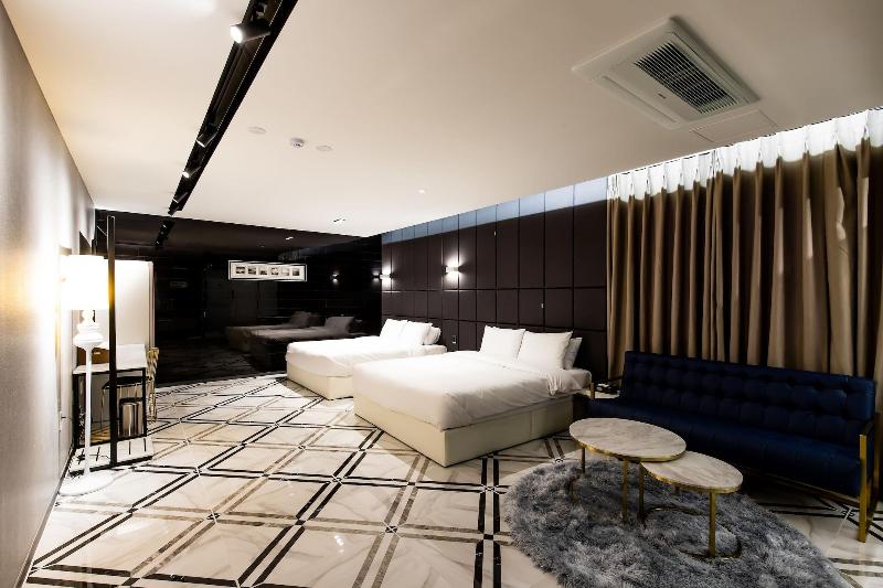 Air Sky Hotel image