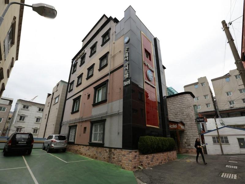 Hi Hotel image