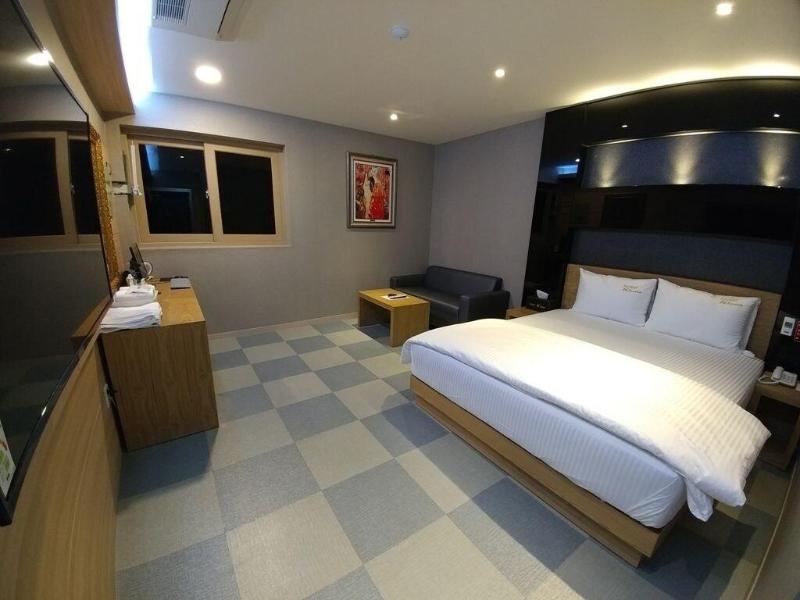 Khan Hotel image