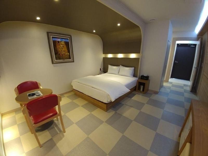 Khan Hotel image