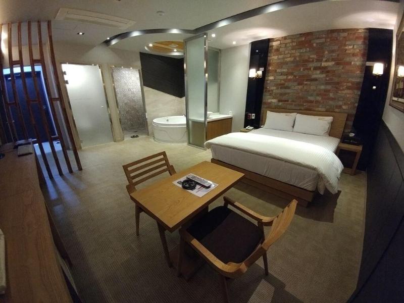 Khan Hotel image 5