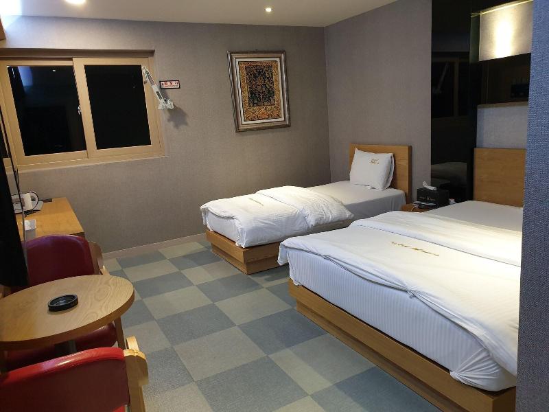 Khan Hotel image 7