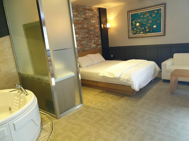 Khan Hotel image 2
