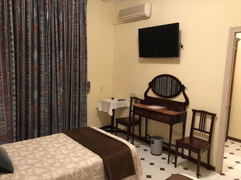 Hotel Suis image