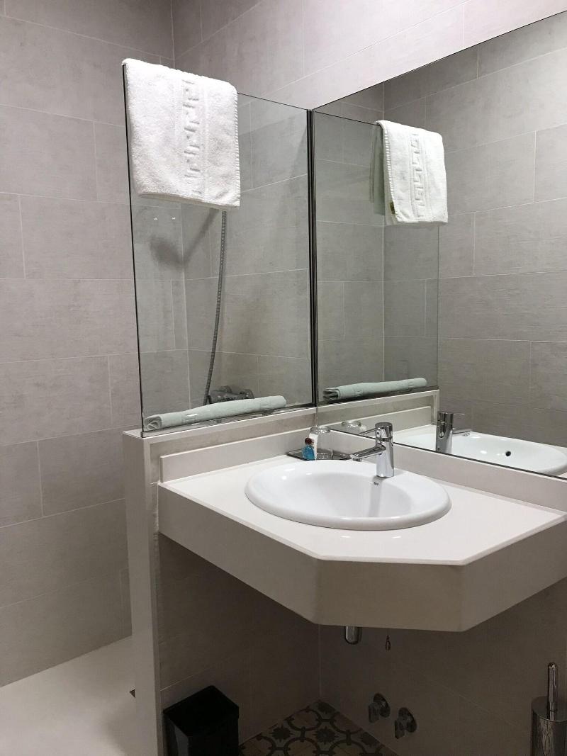 Hotel Suis image