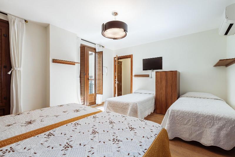 Hotel Arriola image