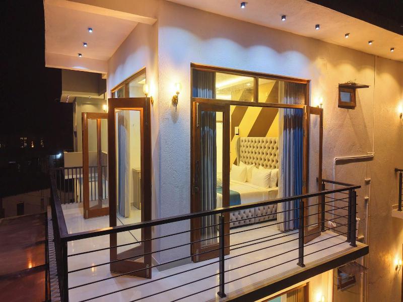 Nine Arch Holiday Resort image