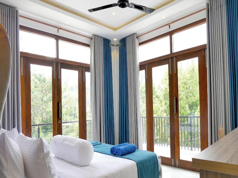 Nine Arch Holiday Resort image