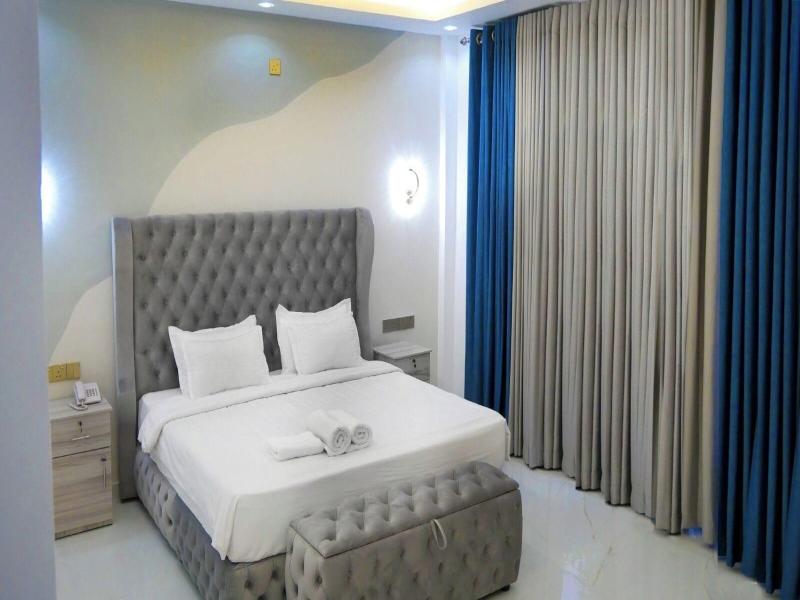Nine Arch Holiday Resort image