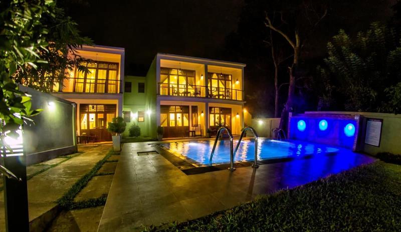 Hotel Athgira