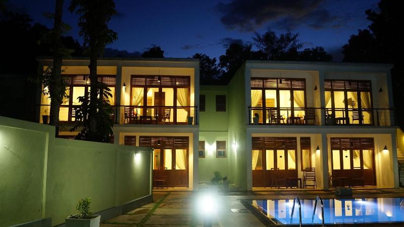 Hotel Athgira