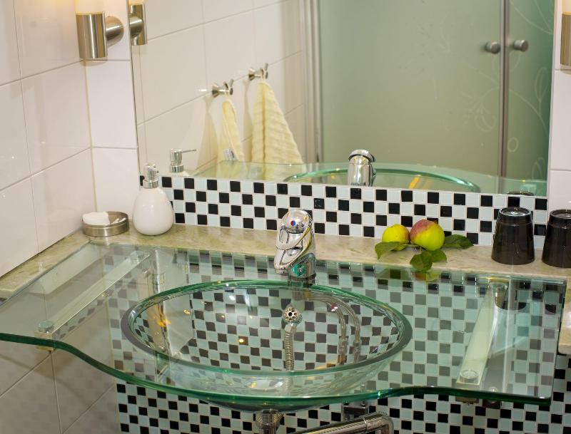 Borgs Villahotell image