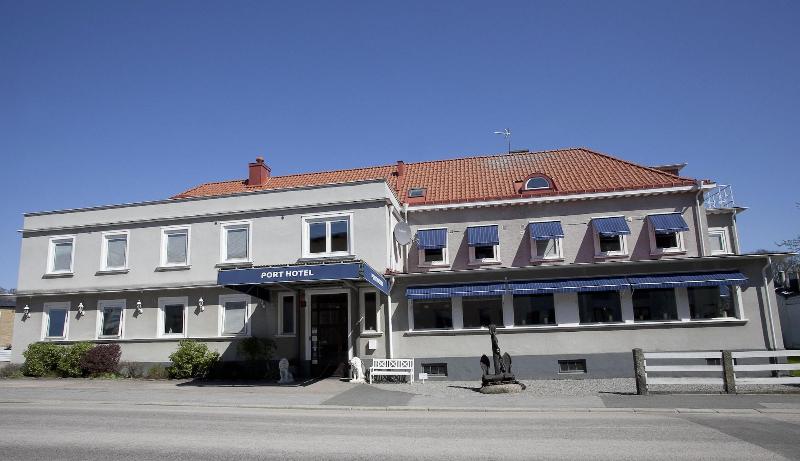 Port Hotel — general view