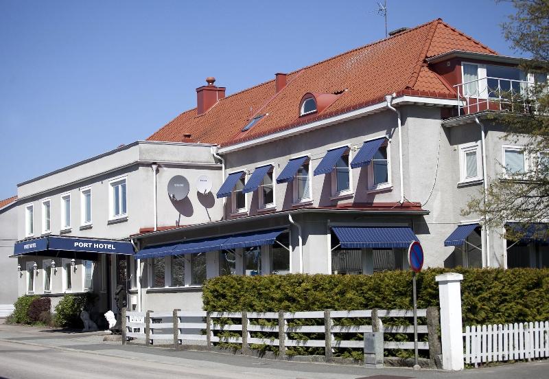 Port Hotel — general view