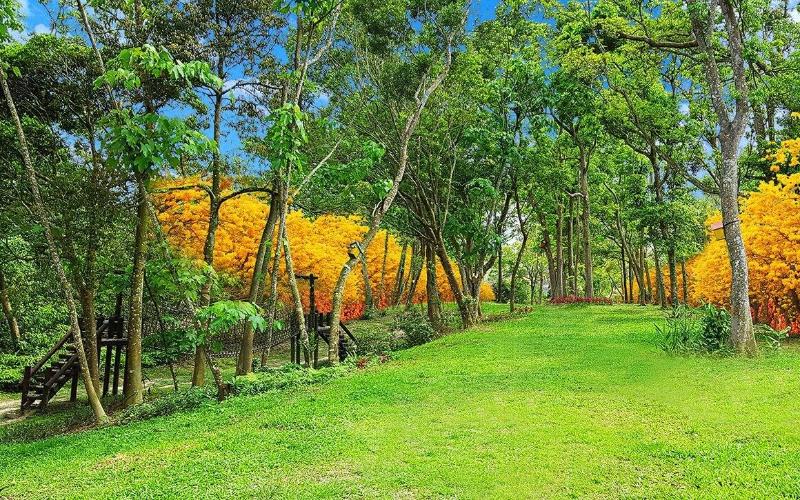 West Lake Resortopia image