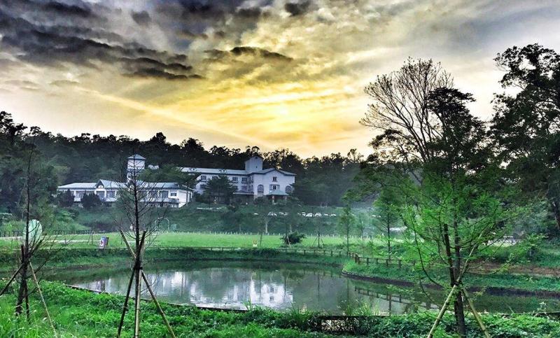 West Lake Resortopia image