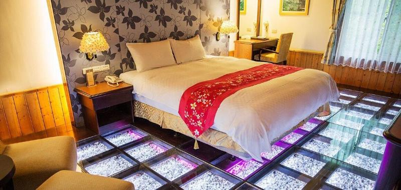West Lake Resortopia image