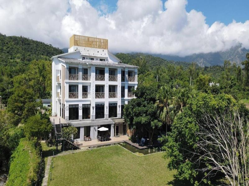 Sinasera Resort image