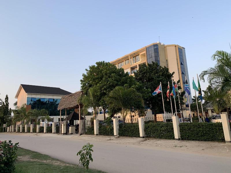 Tanga Beach Resort & Spa image